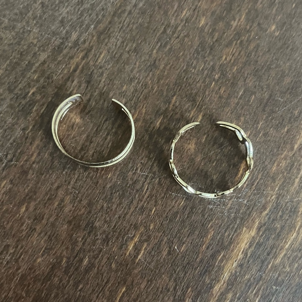 Gold Toe Rings 💛 - Picture 3 of 3